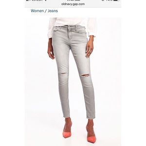 NWOT Old Navy Rockstar Distressed Skinny Jeans